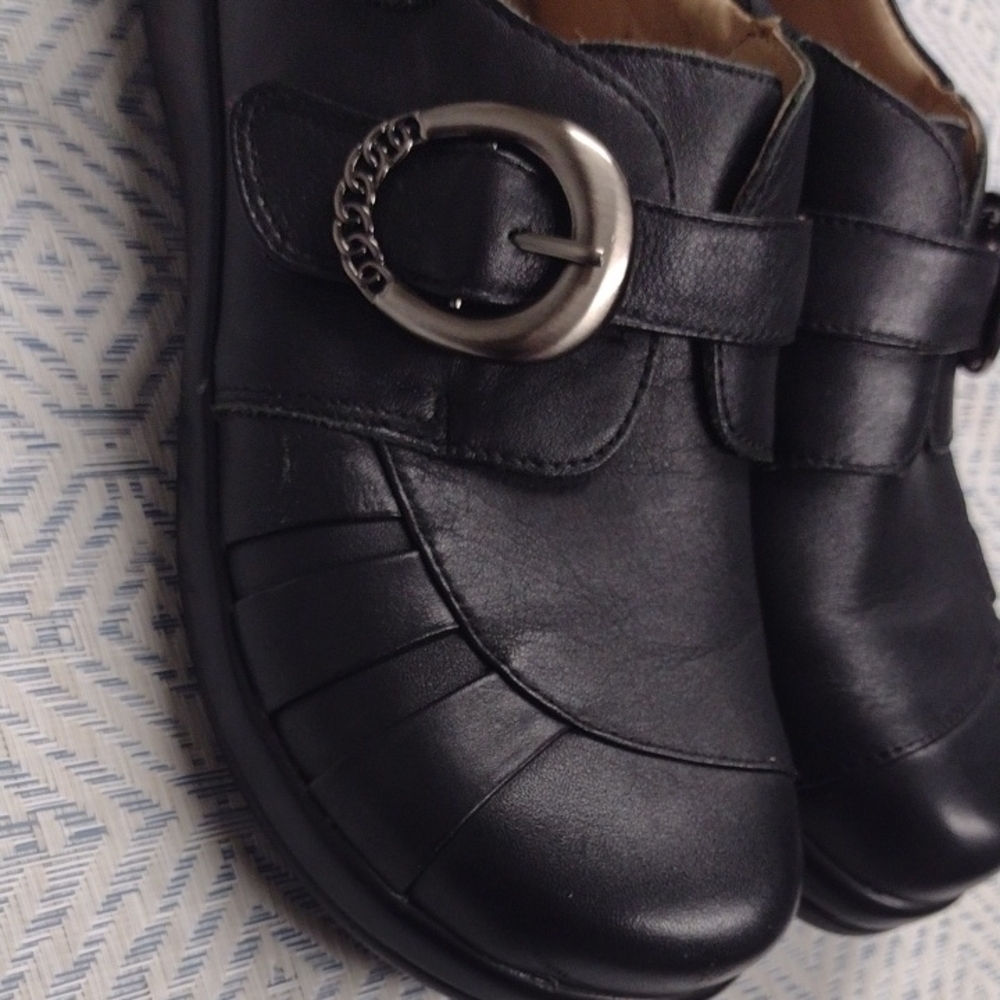 Alegria Black Leather Slip-On Shoes with Silver Buckle Size 39 (8.5) - Picture 8 of 12